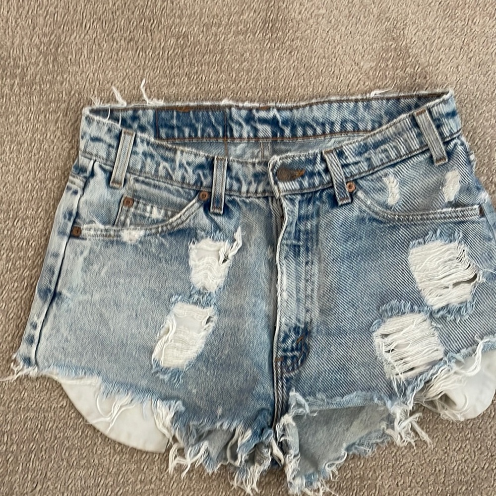 Ripped Levi shorts - Picture 1 of 5